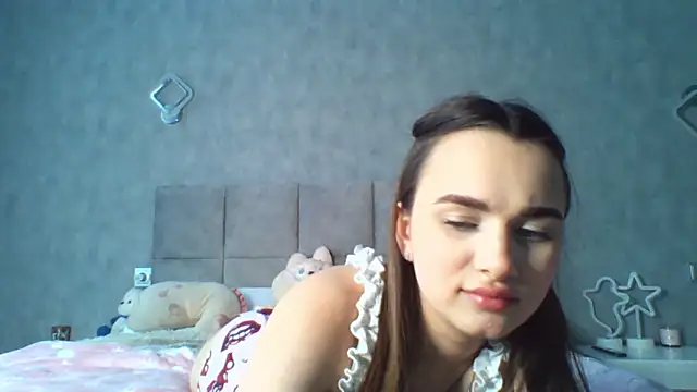 Snapshot of AlinaLuxxx chatting on 7, 4, 2026 AlinaLuxxx online show from 7, 4, 2026