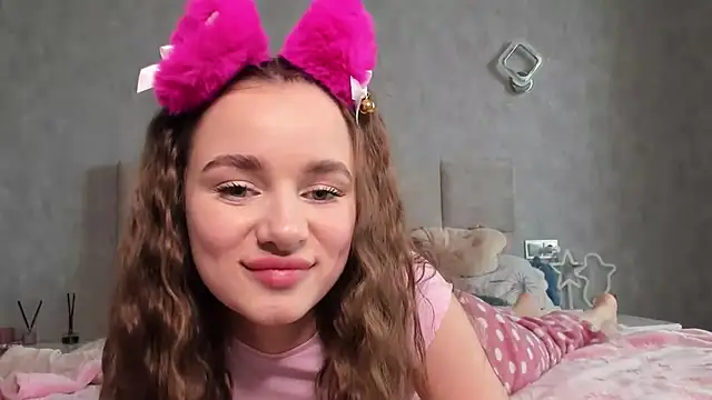 Snapshot of AlinaLuxxx chatting on 23, 4, 2026 AlinaLuxxx online show from 23, 4, 2026