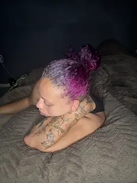 SHY QUINN online show from 18, 4, 2026