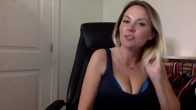 Snapshot of Natural_DDD chatting on 1, 5, 2026 Natural DDD online show from 1, 5, 2026