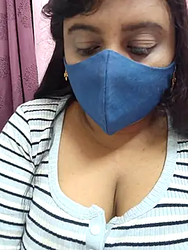 Snapshot of Tami-sonia chatting on 4, 4, 2026 Tami-sonia online show from 4, 4, 2026