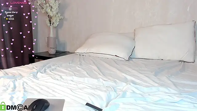Snapshot of Roxy_Moor chatting on 3, 6, 2026 Roxy Moor online show from 3, 6, 2026