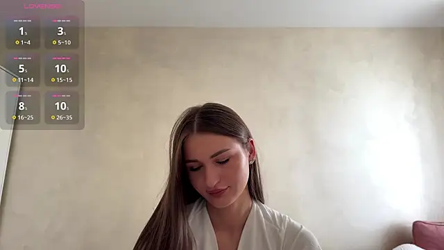 HallieHollo online show from 27, 6, 2026