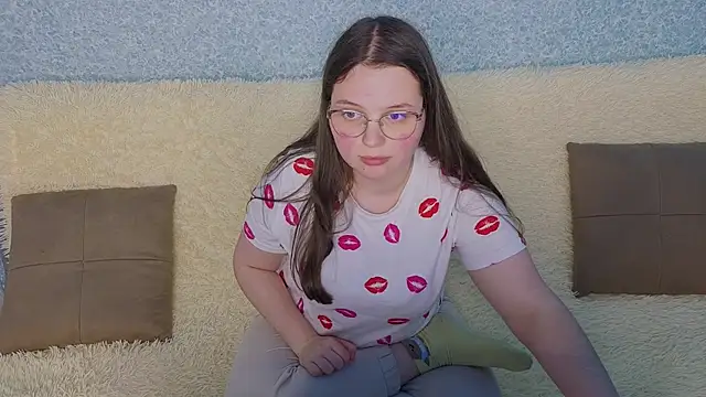 Snapshot of SofiDreamm chatting on 7, 4, 2026 SofiDreamm online show from 7, 4, 2026