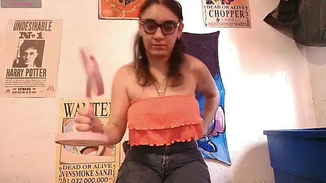 Snapshot of Ellaa_honey chatting on 4, 7, 2026 Ellaa honey online show from 4, 7, 2026