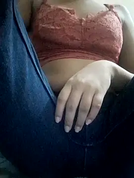 Snapshot of Reena-121 chatting on 8, 4, 2026 Reena-121 online show from 8, 4, 2026