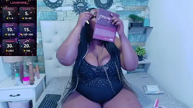 Skylernaomi online show from 14, 4, 2026