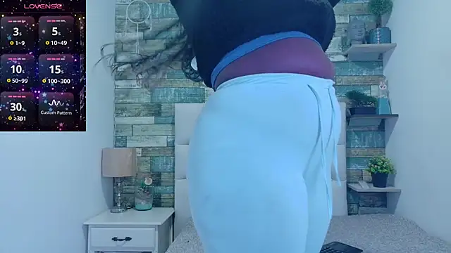 Skylernaomi online show from 22, 4, 2026