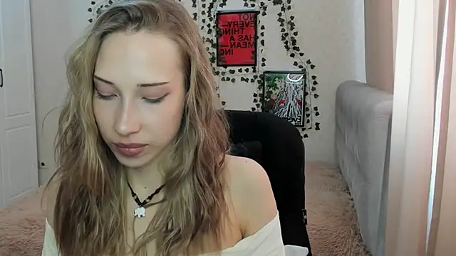 Snapshot of Emmarayder chatting on 28, 4, 2026 Emmarayder online show from 28, 4, 2026