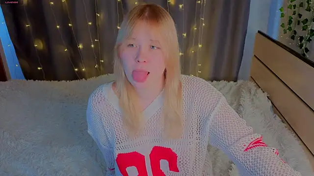 unburnedgirl online show from 4, 6, 2026