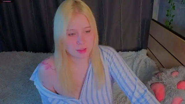 Snapshot of unburnedgirl chatting on 7, 7, 2026 unburnedgirl online show from 7, 7, 2026