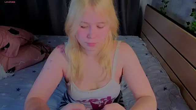 Snapshot of unburnedgirl chatting on 10, 7, 2026 unburnedgirl online show from 10, 7, 2026