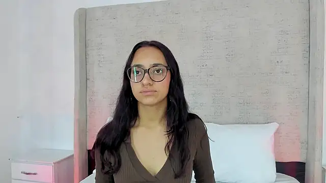 Charlotte Benette online show from 9, 4, 2026
