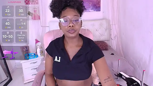 Snapshot of emily_smith18 chatting on 9, 5, 2026 emily smith18 online show from 9, 5, 2026