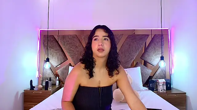 bella swwan  online show from 17, 4, 2026