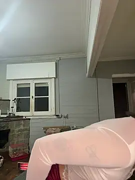 Snapshot of Abrildqquino chatting on 4, 7, 2026 Abrildqquino online show from 4, 7, 2026