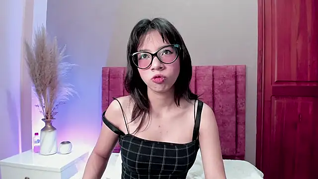 Snapshot of AliceThompsonn_ chatting on 16, 4, 2026 AliceThompsonn online show from 16, 4, 2026