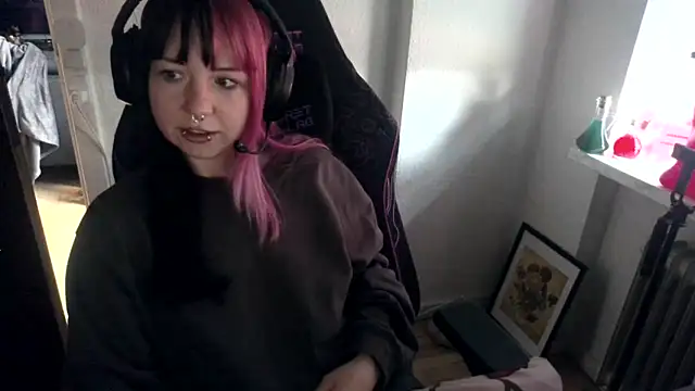CutieTracer online show from 11, 4, 2026
