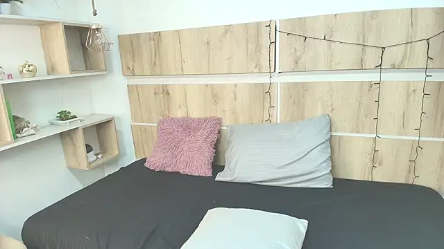 Selene  Luna online show from 7, 4, 2026