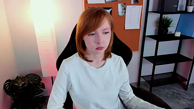 CherryCrushLove online show from 10, 5, 2026