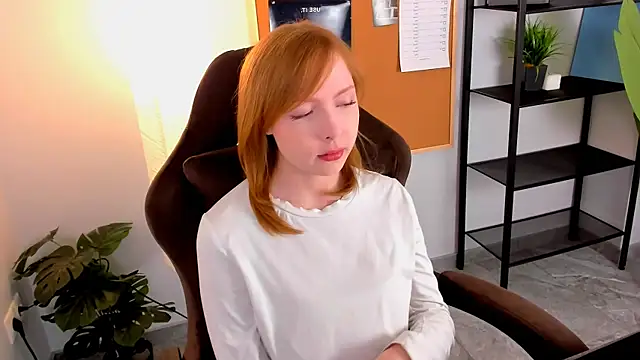 CherryCrushLove online show from 3, 5, 2026