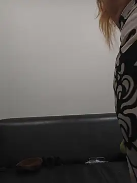 Snapshot of XRasee chatting on 8, 4, 2026 XRasee online show from 8, 4, 2026