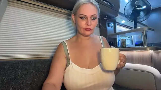 BustySwingingSlut online show from 28, 6, 2026