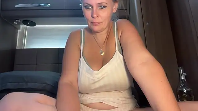 BustySwingingSlut online show from 27, 6, 2026