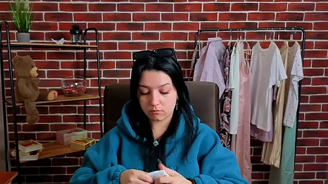 AnnaaPage online show from 15, 4, 2026