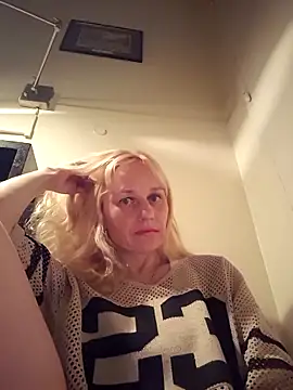 RinaSunX online show from 2, 4, 2026