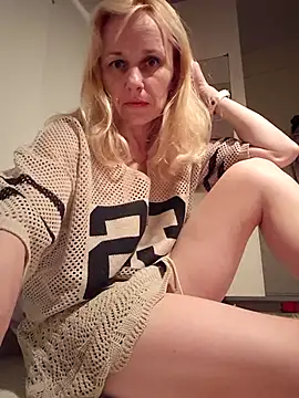 RinaSunX online show from 4, 4, 2026