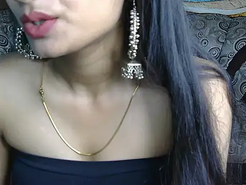 Snapshot of avni222 chatting on 4, 4, 2026 avni222 online show from 4, 4, 2026