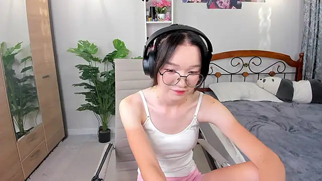 Snapshot of syuri_sun chatting on 19, 7, 2026 syuri sun online show from 19, 7, 2026