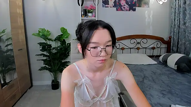 Snapshot of syuri_sun chatting on 18, 7, 2026 syuri sun online show from 18, 7, 2026