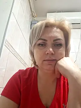 Snapshot of SylvieGold453 chatting on 1, 4, 2026 SylvieGold453 online show from 1, 4, 2026