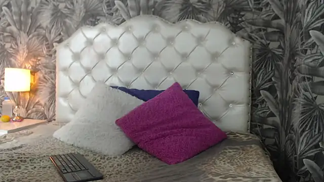 Snapshot of ViviJones chatting on 12, 6, 2026 ViviJones online show from 12, 6, 2026