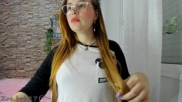 Snapshot of Zoe_brk chatting on 12, 6, 2026 Zoe brk online show from 12, 6, 2026