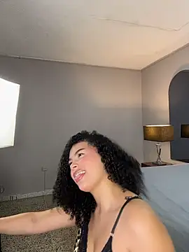 Snapshot of LuxyLux_ chatting on 1, 4, 2026 LuxyLux online show from 1, 4, 2026