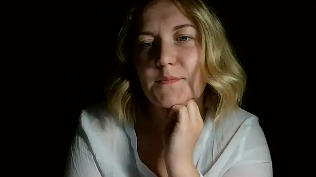 TinaKittyX online show from 8, 5, 2026