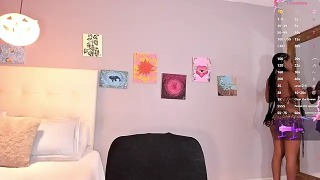 Melaniaa Roussee online show from 9, 5, 2026