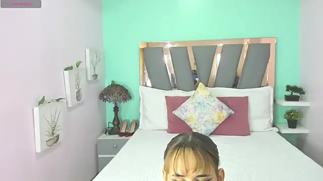 Snapshot of Alina_Valmont chatting on 17, 5, 2026 Alina Valmont online show from 17, 5, 2026