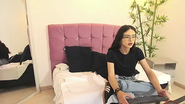Snapshot of Kvs_Kael chatting on 8, 5, 2026 Kvs Kael online show from 8, 5, 2026