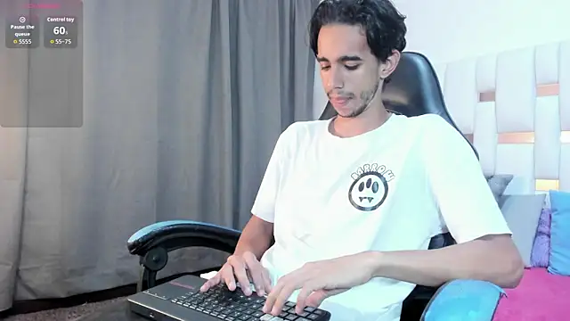 Snapshot of Alessandro_Abruzzo chatting on 13, 4, 2026 Alessandro Abruzzo online show from 13, 4, 2026