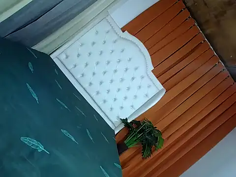 bigcock rhiana online show from 21, 4, 2026