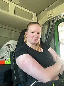 TruckerBabeLeenchen online show from 8, 4, 2026