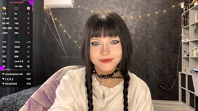 EmilyEmbears online show from 12, 5, 2026