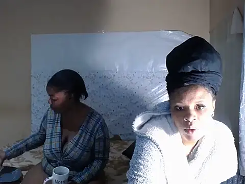 Snapshot of FloweSaltry chatting on 18, 6, 2026 FloweSaltry online show from 18, 6, 2026