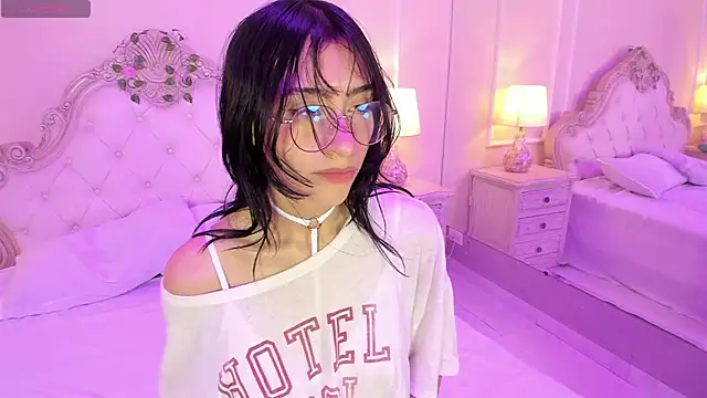 EstherValliere online show from 11, 4, 2026