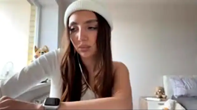 Snapshot of AlvinaMair chatting on 7, 4, 2026 AlvinaMair online show from 7, 4, 2026