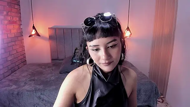 Hanna Clark   online show from 15, 4, 2026